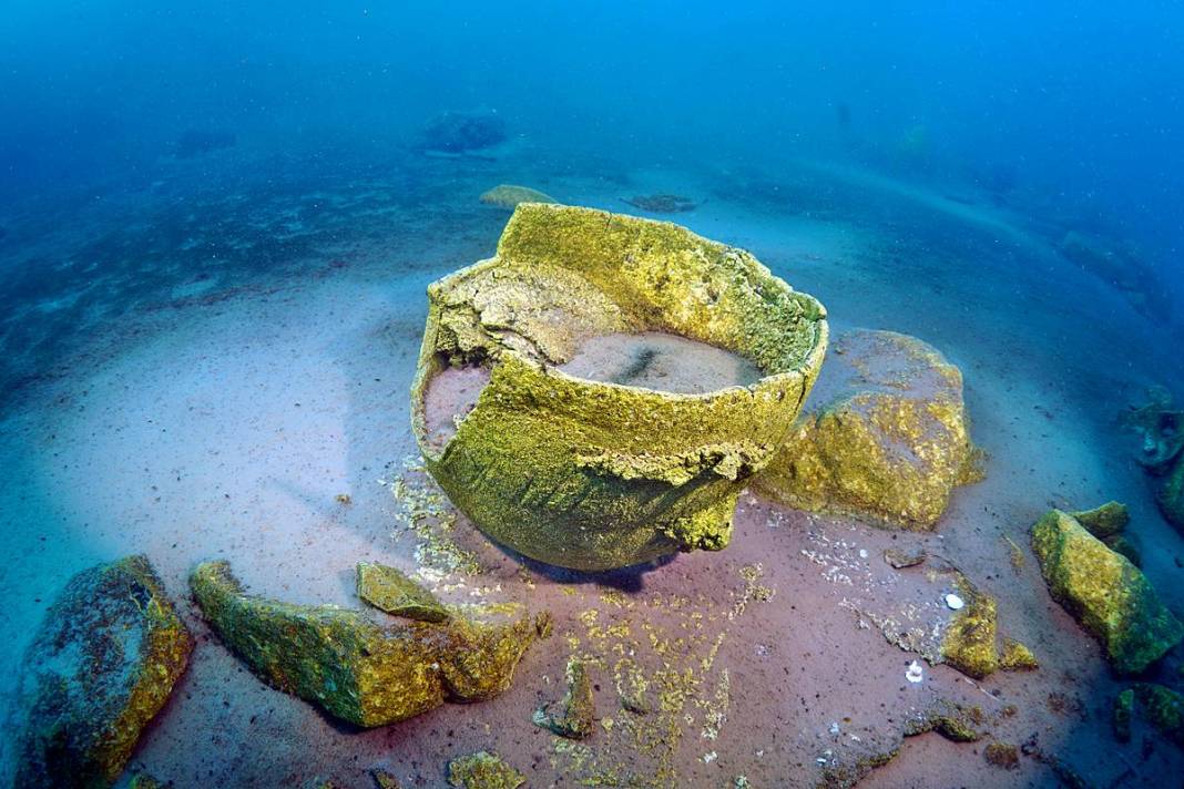 Gölde kale burcu ve duvar kalıntıları bulundu! Su altı turizmine katkı sağlayacak 19